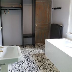 salle de bain moderne apres renovations 1