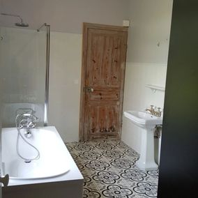 salle de bain moderne apres renovations 2